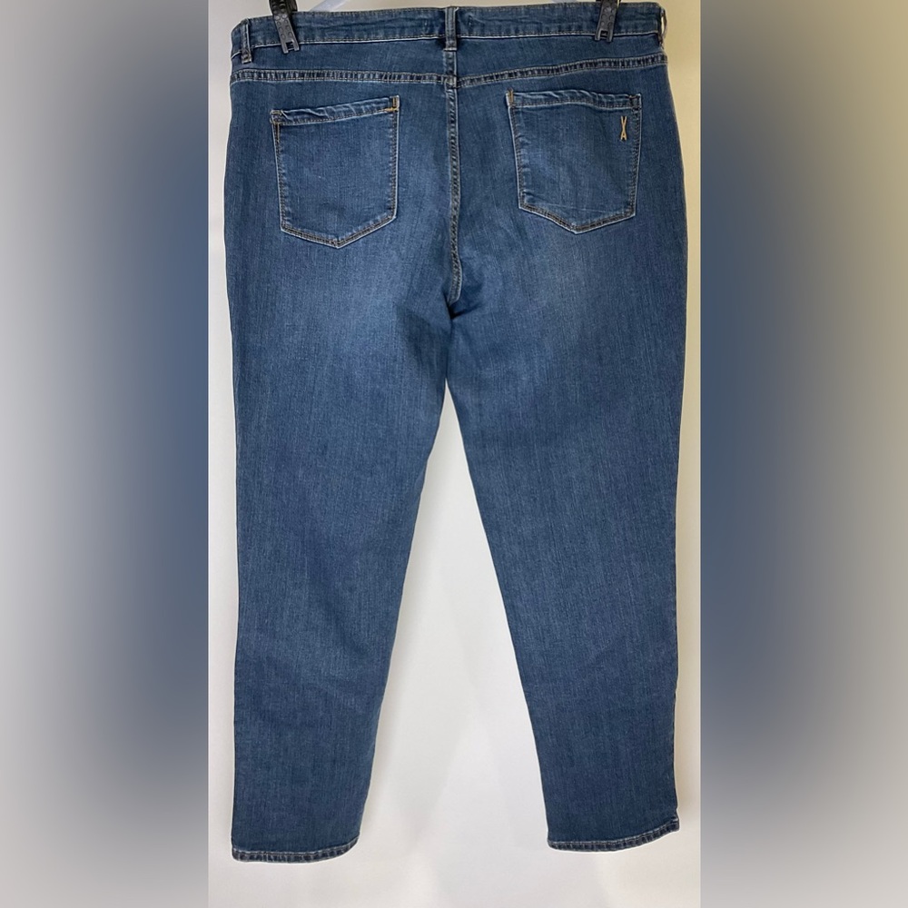 Vintage America Blues Straight Leg Bestie Jean with Floral Embroidery Plus Size - Picture 2 of 6